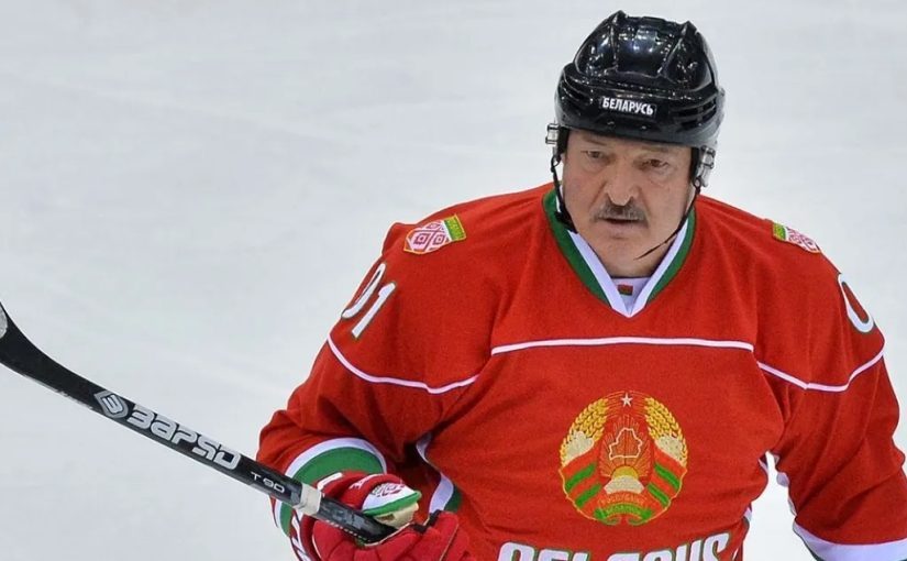 Лукашенко сбили во время хоккейного матча: видео падения ➤ Prozoro.net.ua