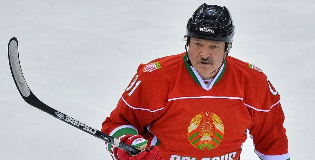 Лукашенко сбили во время хоккейного матча: видео падения ➤ Prozoro.net.ua