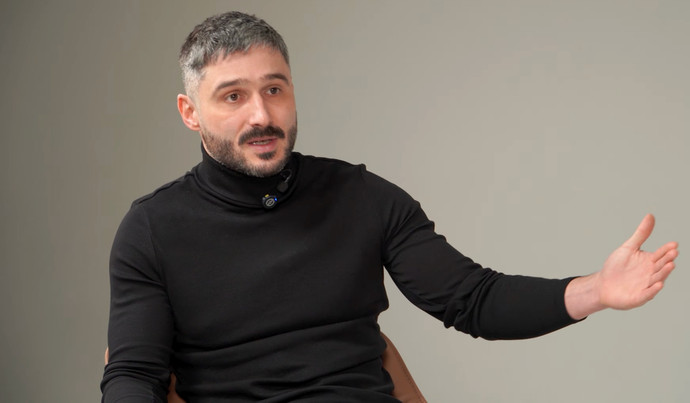 Актор Федінчик розповів, як доглядає за мамою з невиліковною недугою