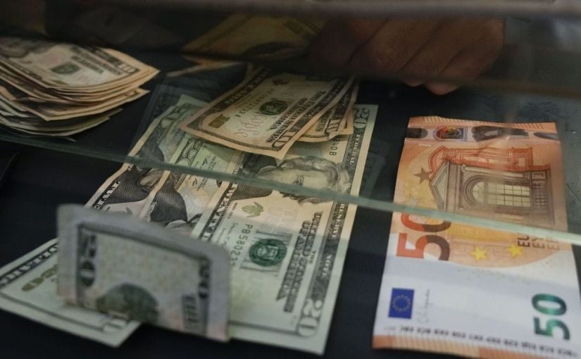 Долар дешевшає, євро дорожчає: чому надати перевагу ➤ Prozoro.net.ua