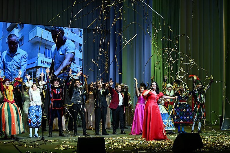 Оккупанты открыли драмтеатр в Мариуполе, где погибли сотни украинцев (фото, видео)