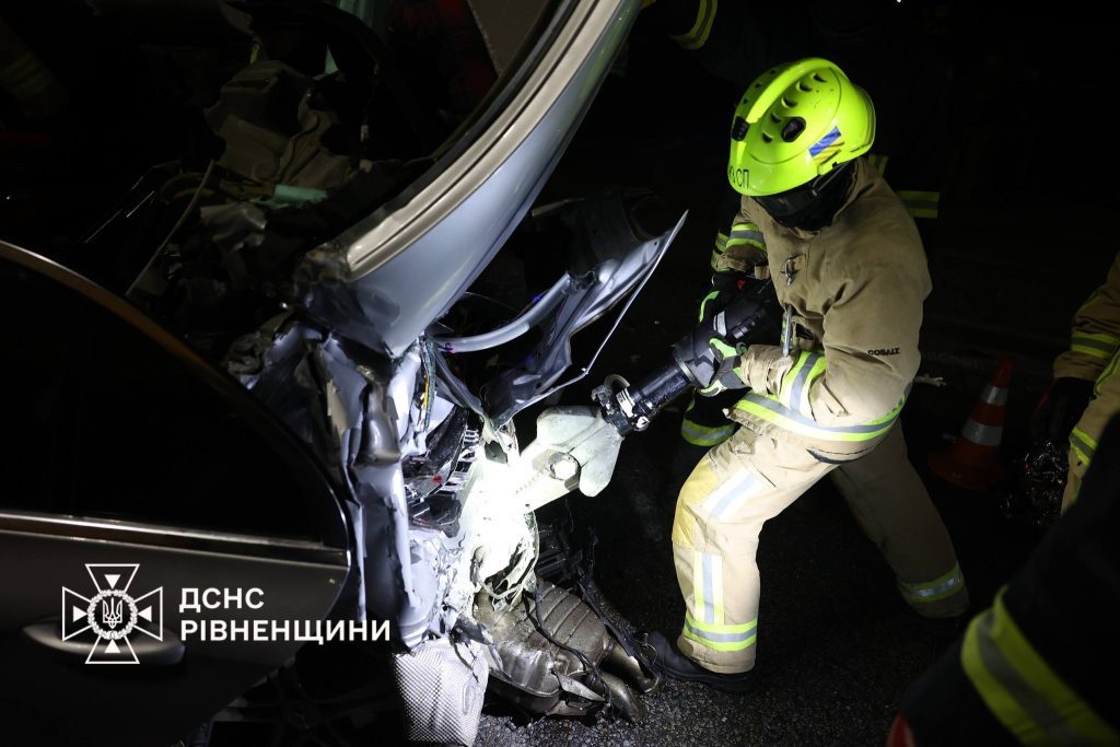 Відомий футболіст з дружиною та донькою ледь не загинув у ДТП (фото) 8 Відомий футболіст з дружиною та донькою ледь не загинув у ДТП (фото)