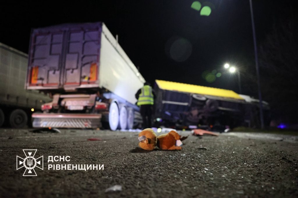 Відомий футболіст з дружиною та донькою ледь не загинув у ДТП (фото) 6 Відомий футболіст з дружиною та донькою ледь не загинув у ДТП (фото)