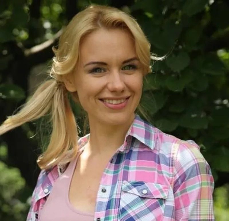 Приховувала вагітність: відома українська акторка народила первістка