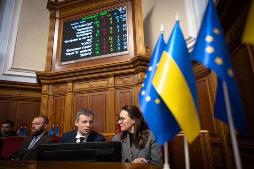 Бюджет-2026: кому підвищать зарплати та пенсії, а кому – податки