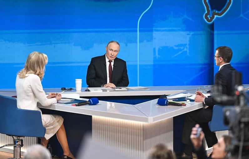 Путін і труна. На прямій лінії з главою Кремля помітили знак ➤ Prozoro.net.ua
