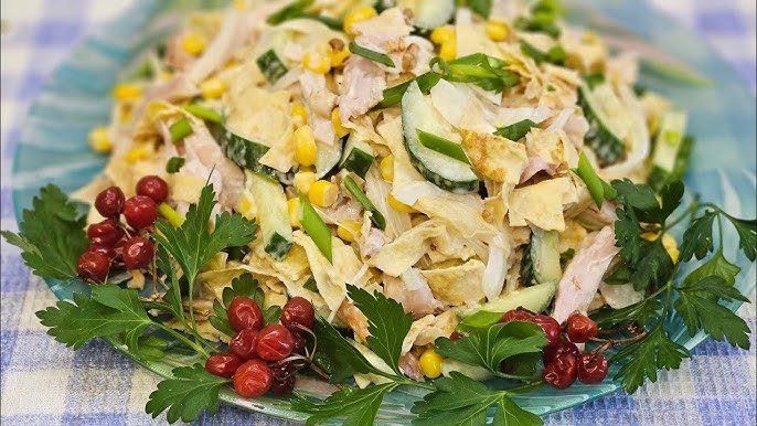 Крабовий салат із млинцями: оригінальний рецепт