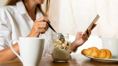 Никогда не ешьте это натощак: продукты, которые убивают желудок