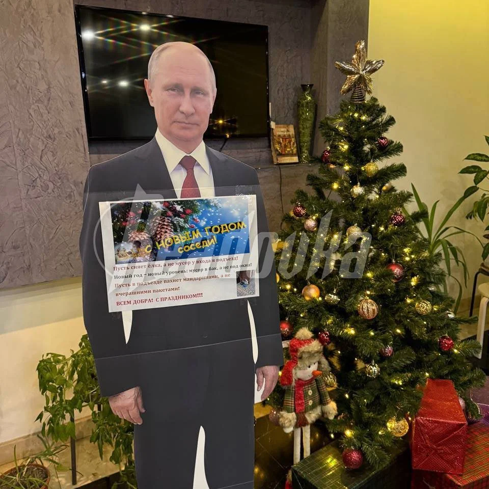 Мужчина вынес «Путина», а телохранитель просто наблюдал (видео)