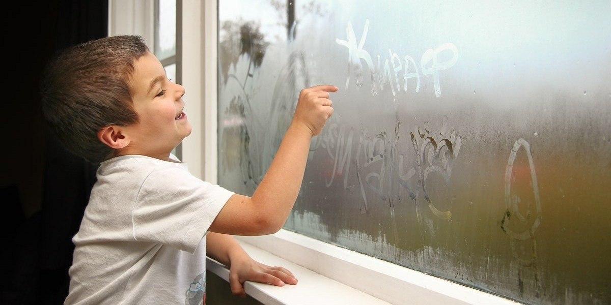 Конденсат на вікнах — не проблема: ефективний домашній метод