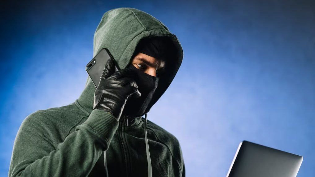 Звонят мошенники: не отвечайте на номера с этими цифрами