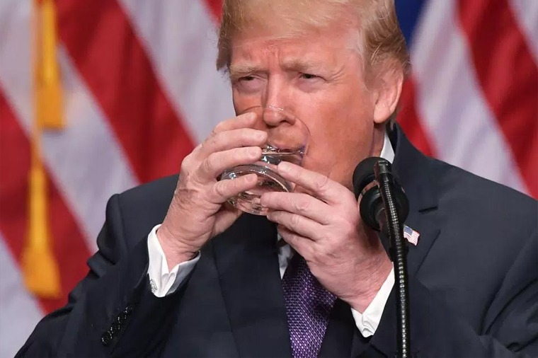 Чому Дональд Трамп не випив ні краплі алкоголю в житті