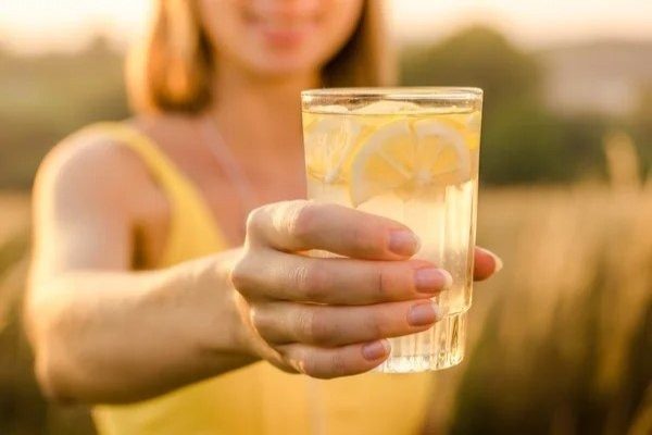 Що станеться з організмом, якщо пити воду з лимоном щодня