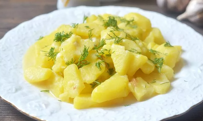 Тушенный в молоке картофель с мясом: рецепт забытого блюда ➤ Prozoro.net.ua