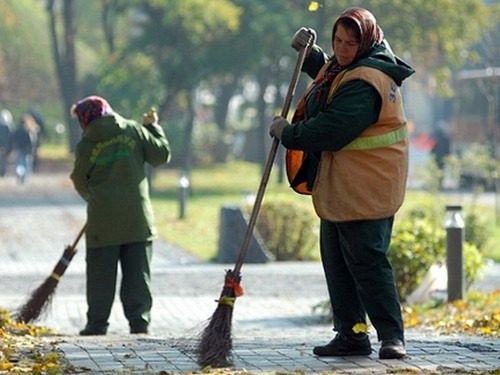 Зарплати двірників зростають швидше, ніж учителів: скільки платять