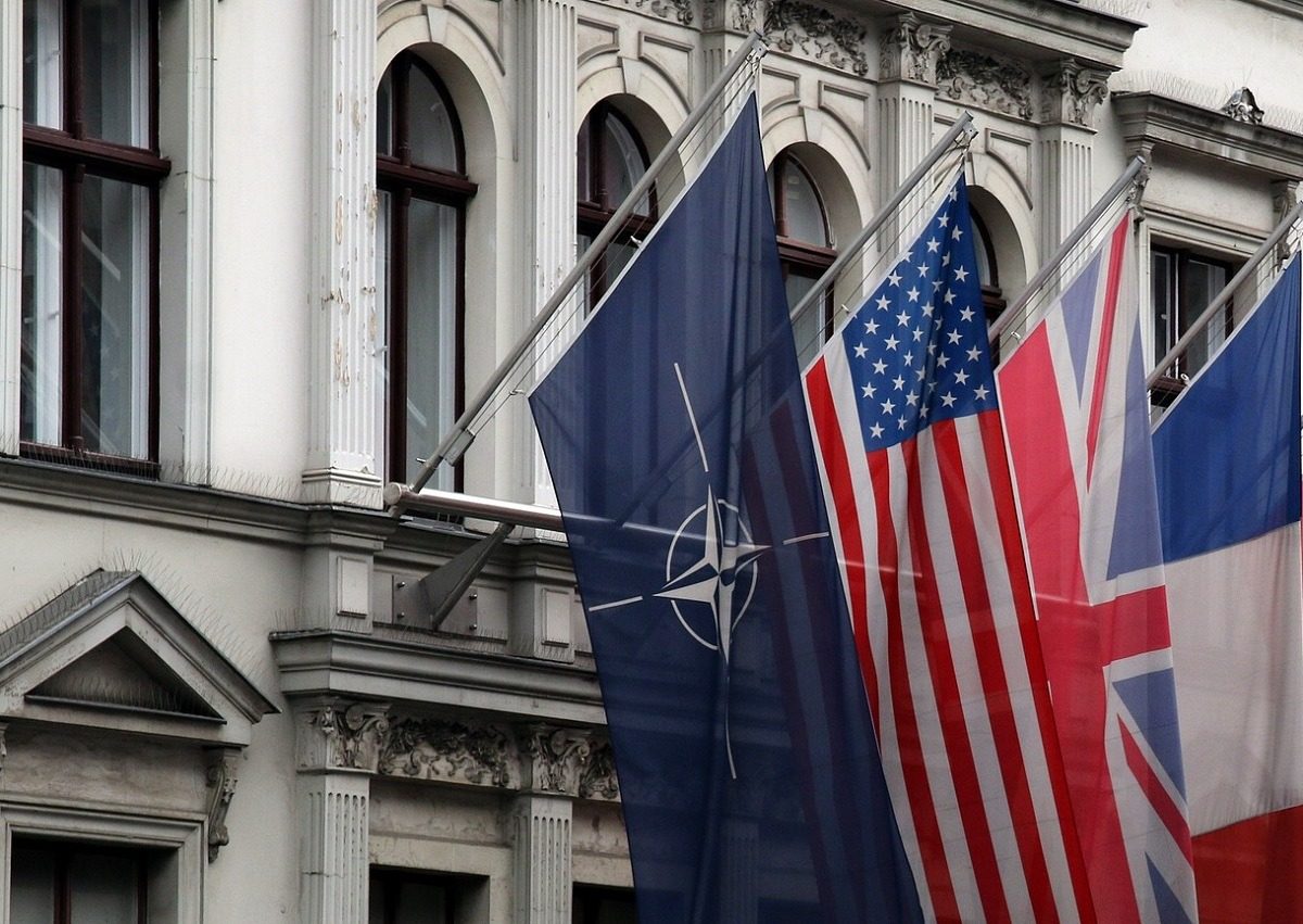 США больше не союзники: во Франции всерьез рассматривают выход из НАТО