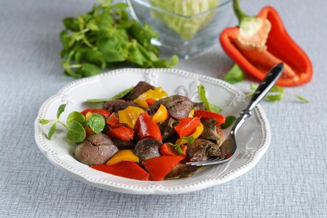 Сытно и без лишних хлопот: куриная печень с овощами
