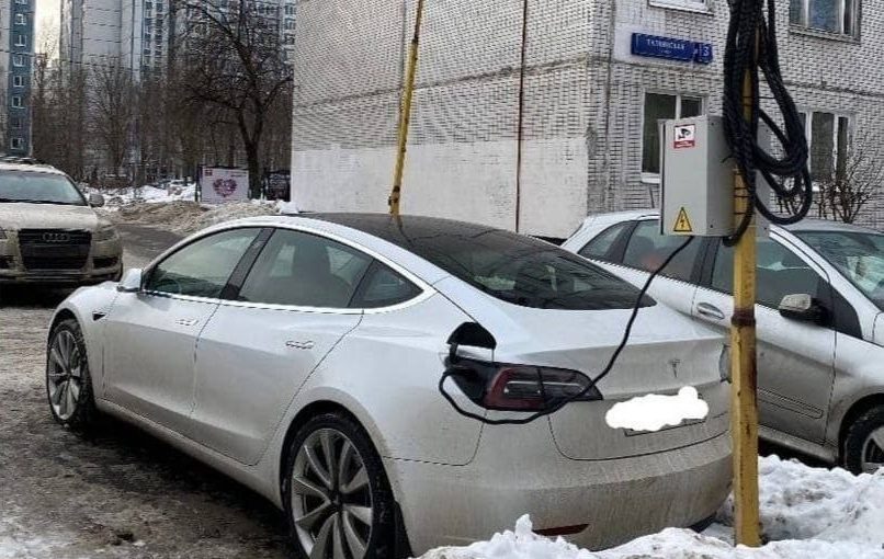 В Киеве мужчина заряжал Tesla от розетки из квартиры: чем закончилось ➤ Prozoro.net.ua