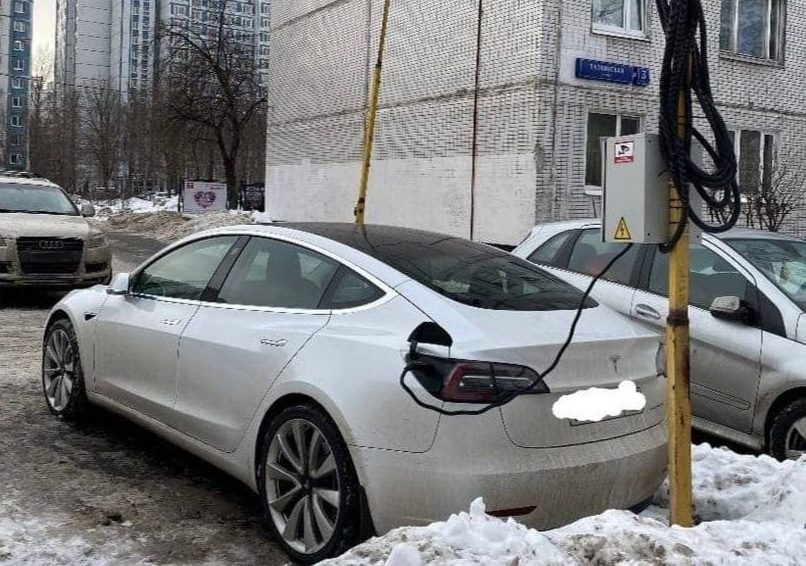 В Киеве мужчина заряжал Tesla от розетки из квартиры: чем закончилось ➤ Prozoro.net.ua