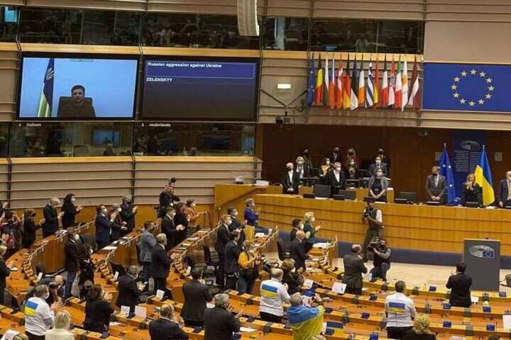 Европарламент поддержал ускорение рассмотрения €90 млрд для Украины