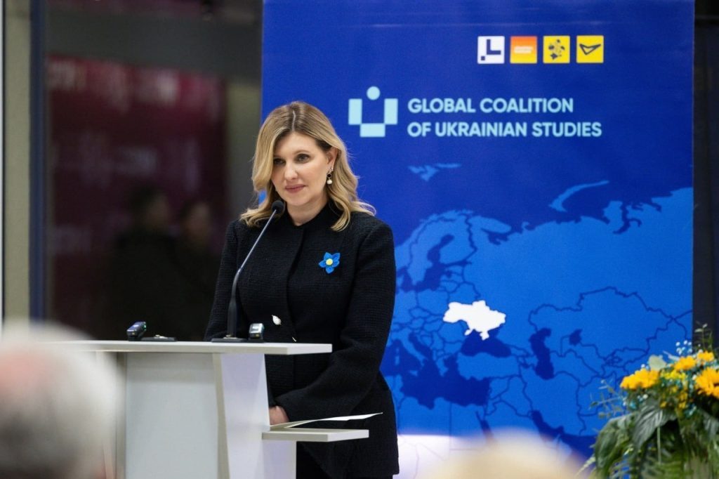 Зеленська під час робочого візиту до Литви вразила луком