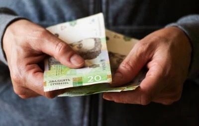 Пенсії в Україні зростуть: кого торкнеться підвищення виплат