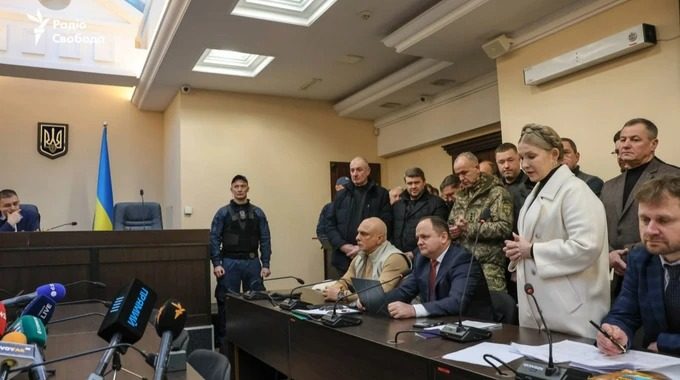 На суде Тимошенко скандал: защитники депутата восстали