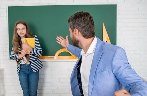 Учитель накричав на ученицю через помилку: її реакція захопила мережу ➤ Prozoro.net.ua