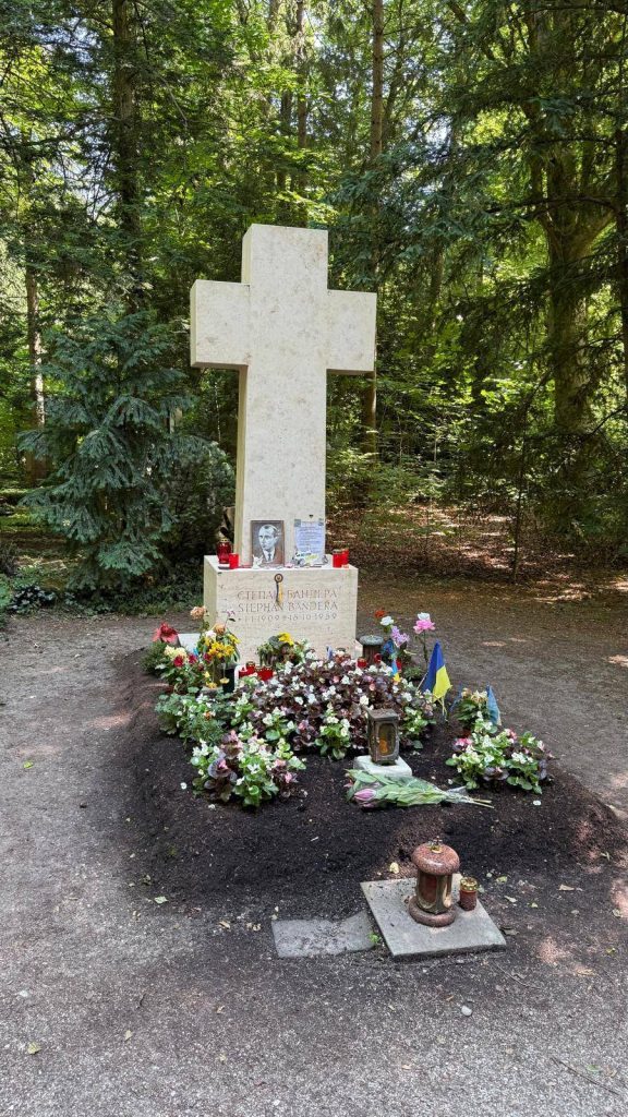 Не у Львові й не в Україні: де насправді похований Степан Бандера 3 Не у Львові й не в Україні: де насправді похований Степан Бандера