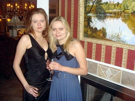 Полюбляли вечірки: який вигляд мали юні дочки експрем’єра Лазаренка 3 Полюбляли вечірки: який вигляд мали юні дочки експрем’єра Лазаренка