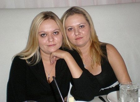 Полюбляли вечірки: який вигляд мали юні дочки експрем’єра Лазаренка 10 Полюбляли вечірки: який вигляд мали юні дочки експрем’єра Лазаренка