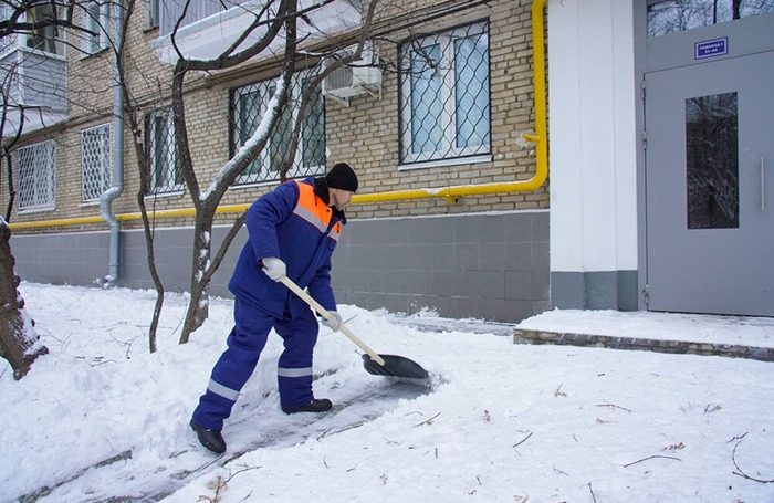 Зарплати двірників зростають швидше, ніж учителів: скільки платять