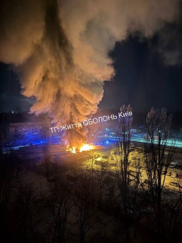 Над Киевом очень много дыма: что горело (фото) 3 Над Киевом очень много дыма: что горело (фото)