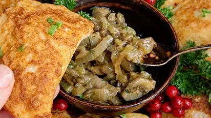 Галета с помидорами и пикантным луком: рецепт открытого пирога