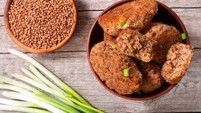 Сытный ужин: готовим нежные гречаники с куриной печенью