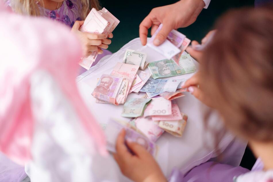 Государственная помощь: кто получит 50 000 гривен на ребёнка и кому выплатят 12 000