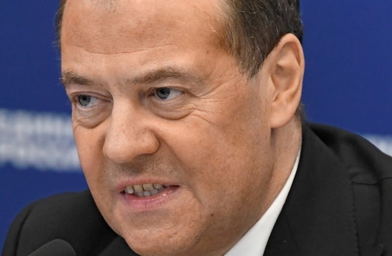 Медведєв в істериці через Венесуелу: вимагає удару по Україні ➤ Prozoro.net.ua