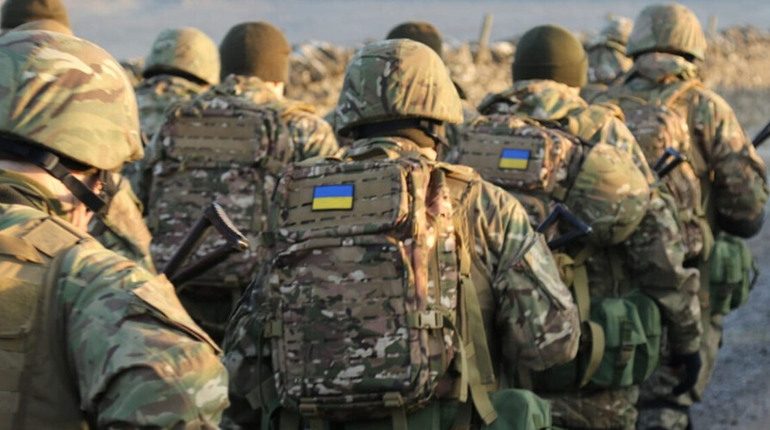 Суд визначив, хто з військових може служити лише за місцем проживання