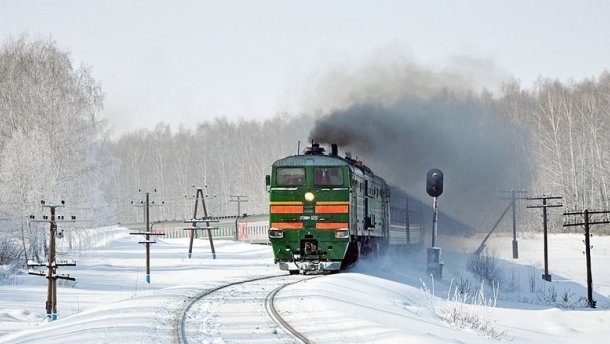 Поезд остановили ради ребенка: трогательная история во время метели