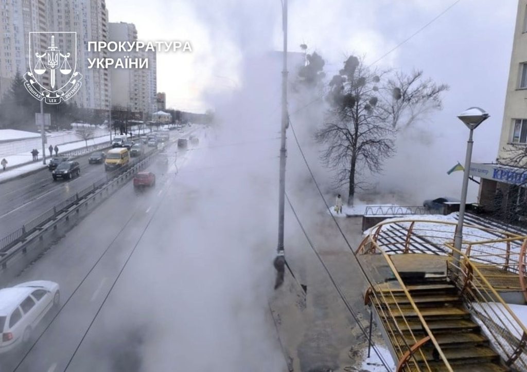 16-річна дівчина впала в яму з окропом через аварію в Києві (фото)