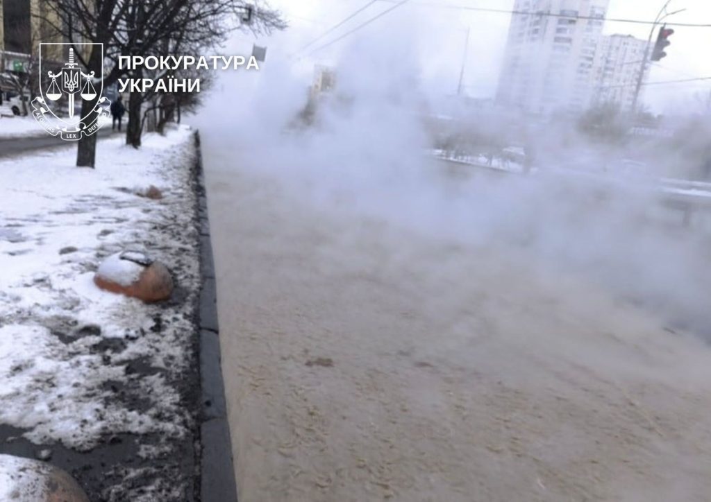 16-річна дівчина впала в яму з окропом через аварію в Києві (фото)