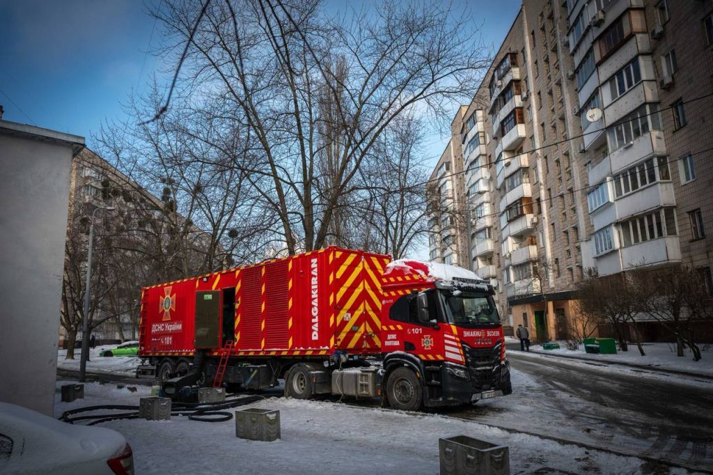 Блэкауты и холод в квартирах после обстрелов: как власть спасает энергосистему 4 Блэкауты и холод в квартирах после обстрелов: как власть спасает энергосистему