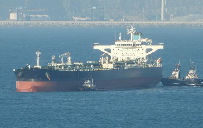 США захватили связанный с РФ нефтяной танкер в Северной Атлантике (фото) 3 США захватили связанный с РФ нефтяной танкер в Северной Атлантике (фото)