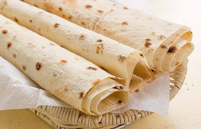 Тонкий лаваш на сковороде из трех продуктов