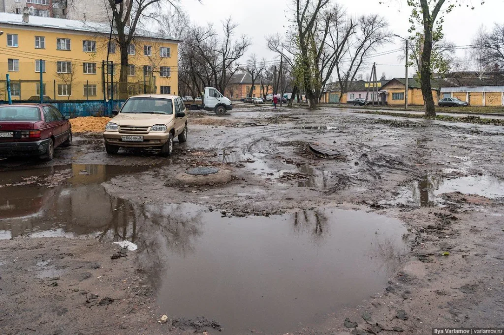 Тиловий смітник Росії: Воронеж потопає у калюжах та бруді на тлі мілітаризації (фото)