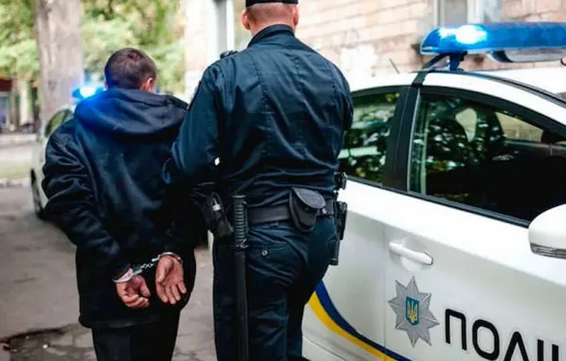 На Прикарпатті чоловік обікрав колишню вчительку: виніс майже 1,3 млн ➤ Prozoro.net.ua