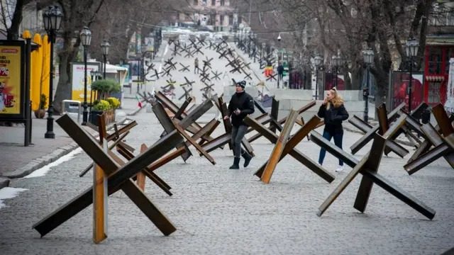 «Просто так сюди ніхто не зайде»: як Одеса готується до оборони