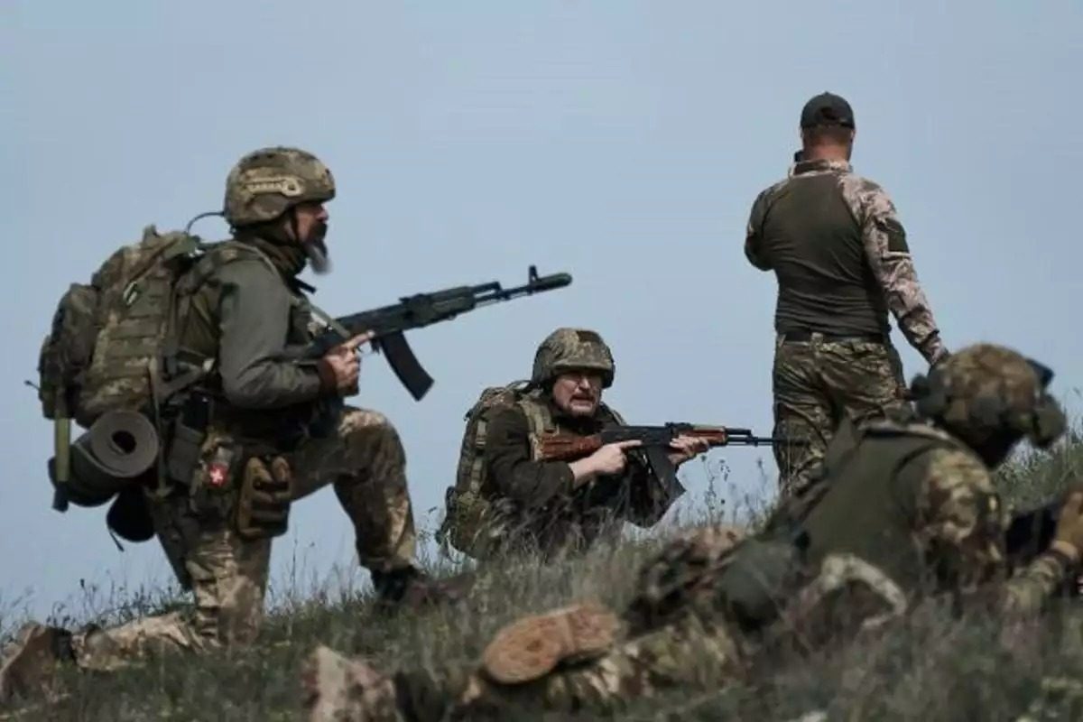 Зеленський підписав указ про службу 60+