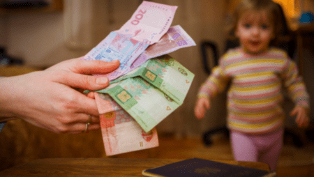 Батькам стане простіше: в Україні оновили правила отримання дитячих виплат