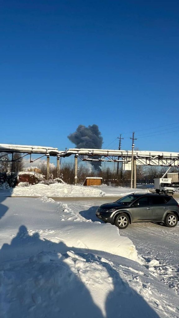 В 2000 км от Украины поражен российский НПЗ (фото и видео)